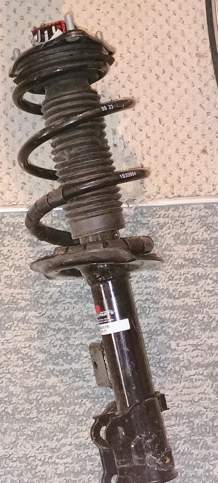 World Parts W1303505L Suspension Strut image indicator(2)