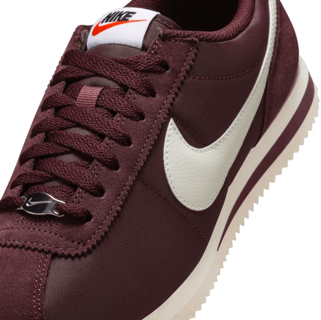 *NIB* 8 US — Nike Cortez Textile [BURGUNDY CRUSH] image indicator(8)