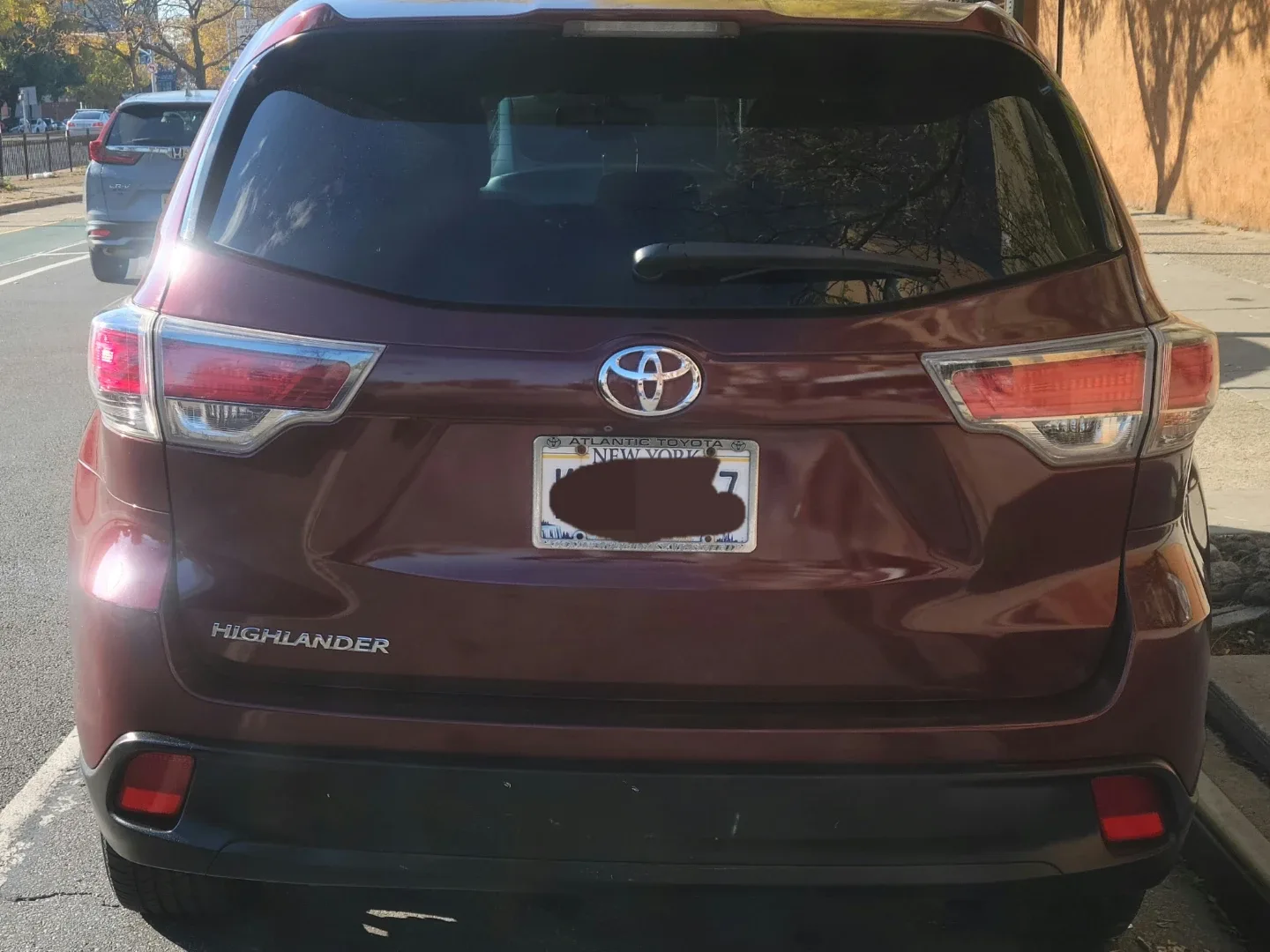 Toyota Highlander SUV - Burgundy image indicator(9)