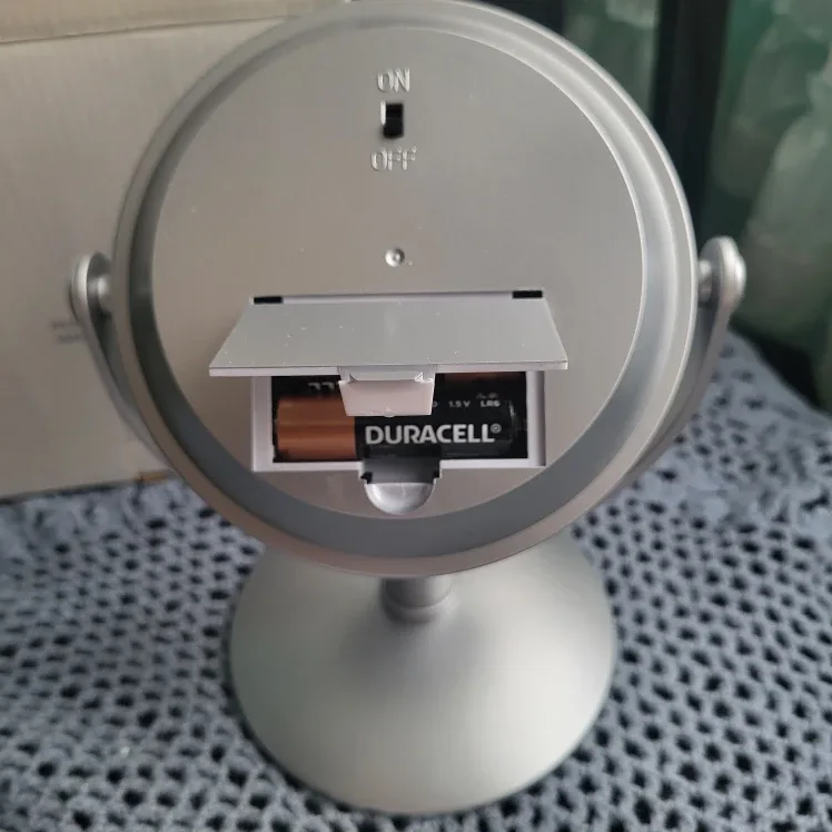Skincare Specialist Light-Up Pedestal Mirror image indicator(3)