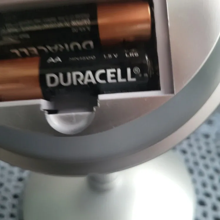 Skincare Specialist Light-Up Pedestal Mirror image indicator(4)