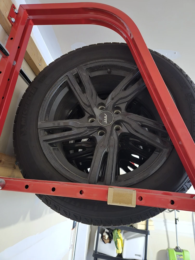 Michlen snow tires used 2 seasons only 235/55 R18 on rims