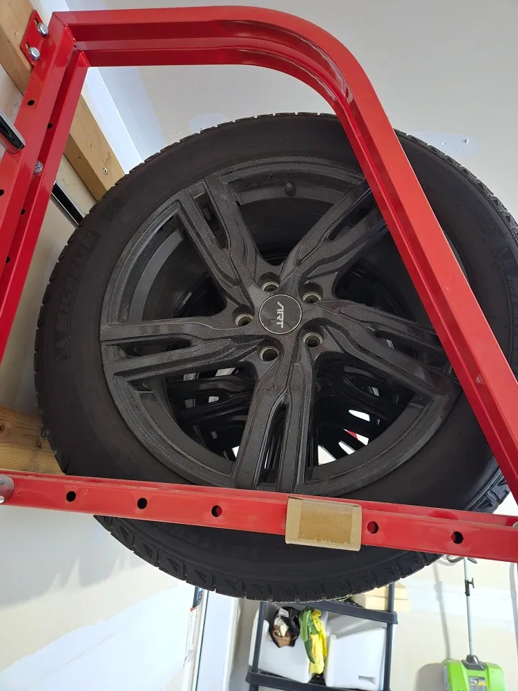 Michlen snow tires used 2 seasons only 235/55 R18 on rims