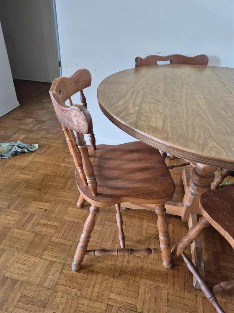 Round Wooden Dining Table with 4 Chairs image indicator(2)