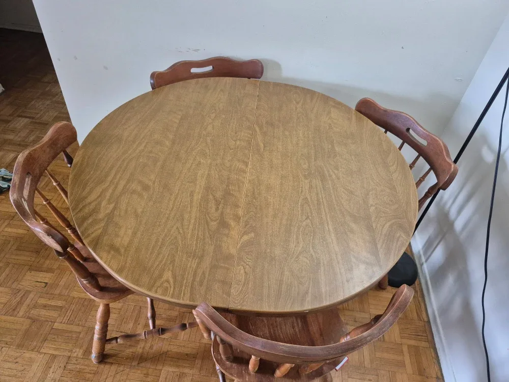 Round Wooden Dining Table with 4 Chairs image indicator(3)