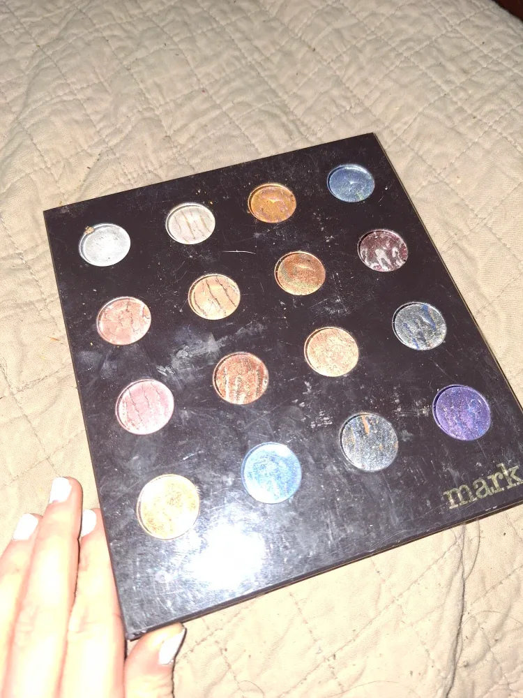 Mark Eyeshadow Palette image indicator(2)