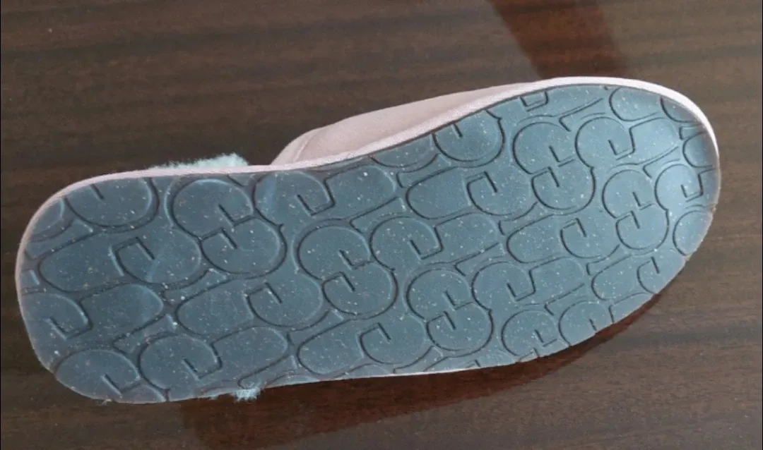 UGG Women's Slippers - Size 6 image indicator(4)