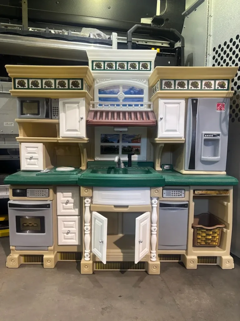 Step2 Grand Walk-In Kitchen & Grill