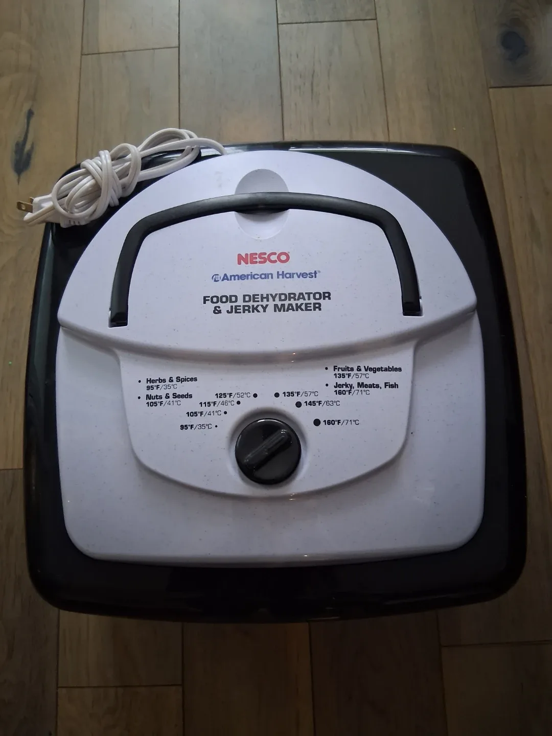 Nesco American Harvest Food Dehydrator & Jerky Maker image indicator(3)