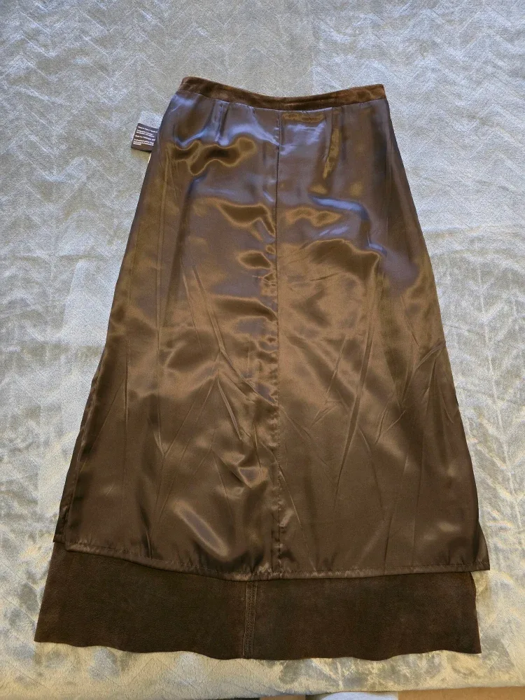 Danier Brown Suede Skirt - Size 8 image indicator(5)