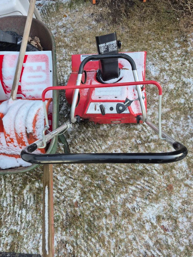 Yardworks 22" Snow Thrower image indicator(6)