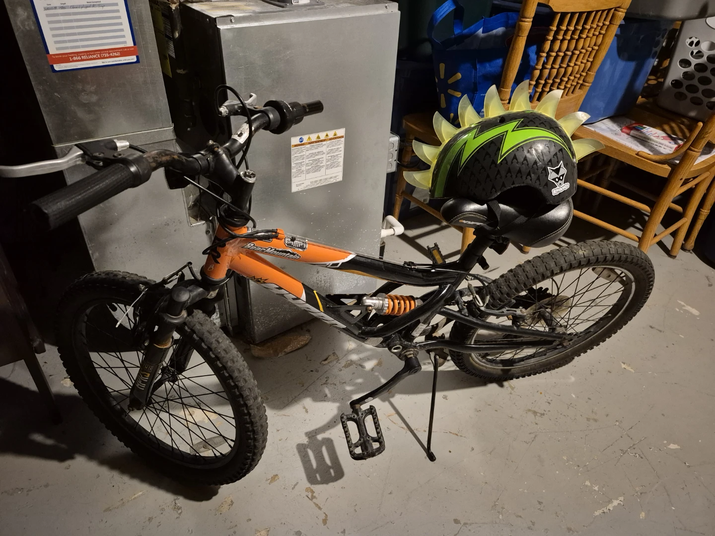 20 "boys bike w Raskullz Child Helmet with LED Spikes - photo 2