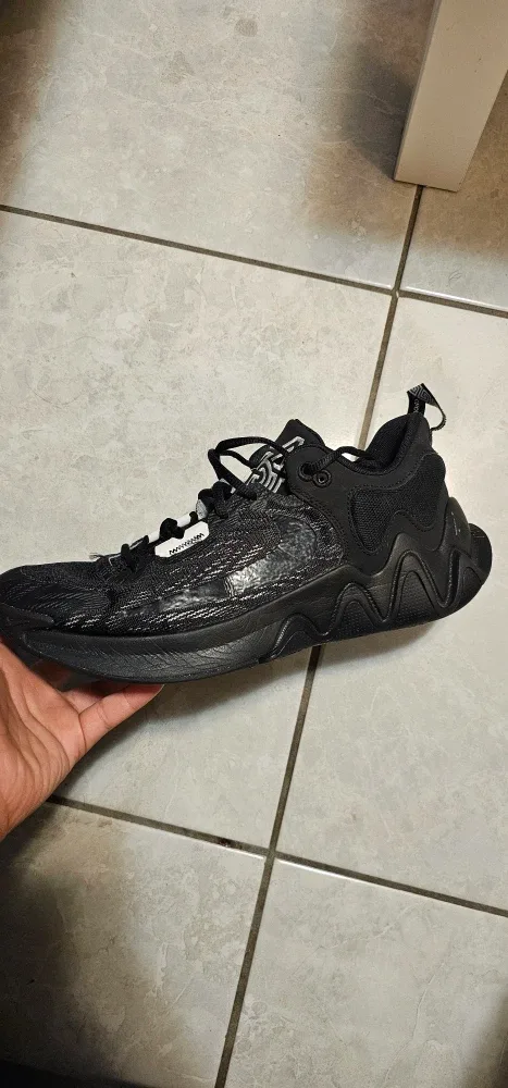 Nike Giannis Immortality 3 holographic swoosh Basketball Shoes image indicator(2)