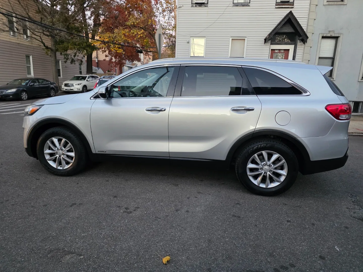 1. 2018 Kia Sorento – Clean Title, Great Condition, 3rd Row SUV image indicator(2)