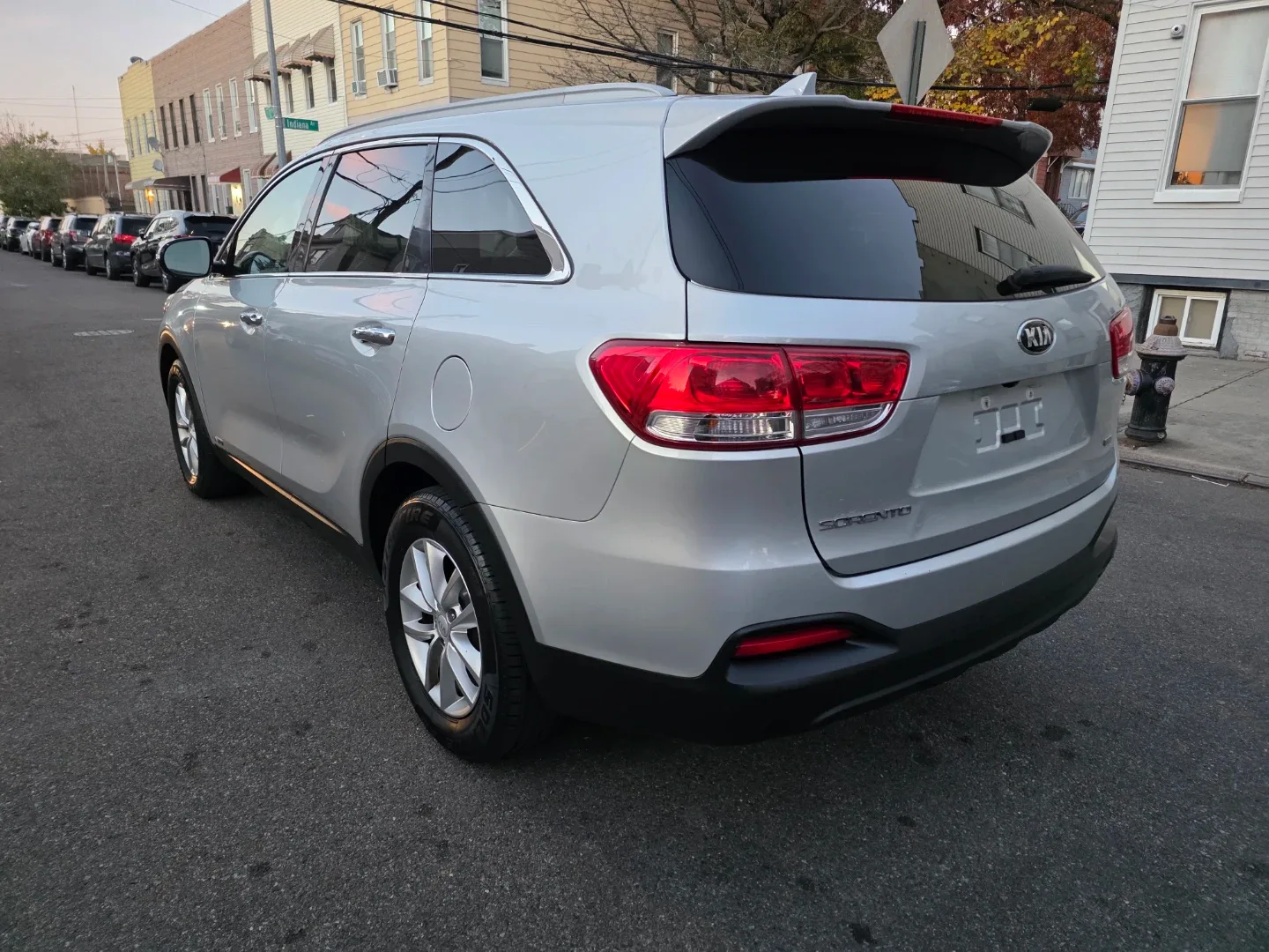 1. 2018 Kia Sorento – Clean Title, Great Condition, 3rd Row SUV image indicator(3)
