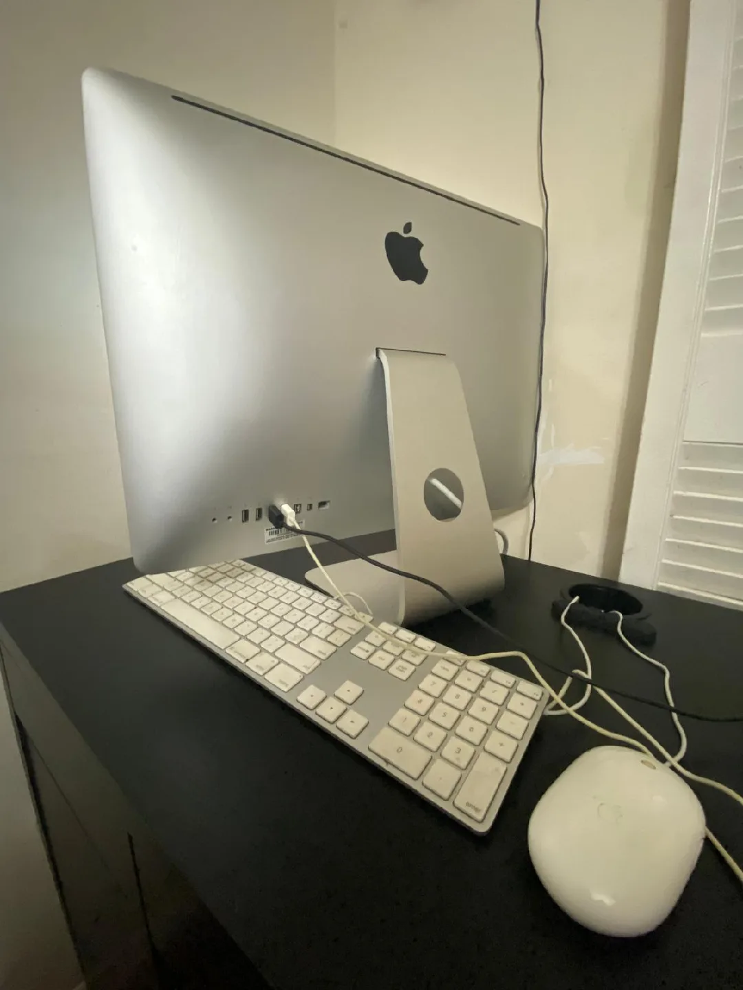 Apple iMac 21.5-inch (Mid 2010) image indicator(2)