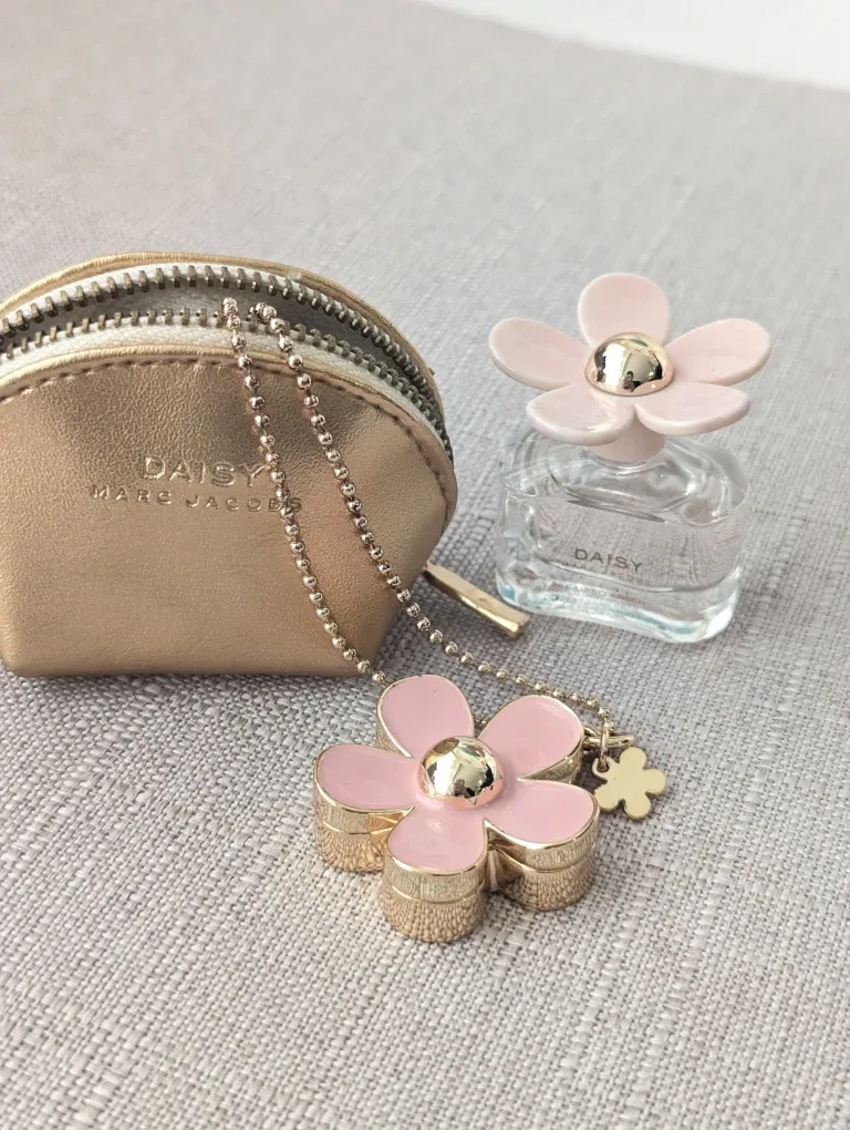 Marc Jacobs Daisy Solid Perfume Pendant