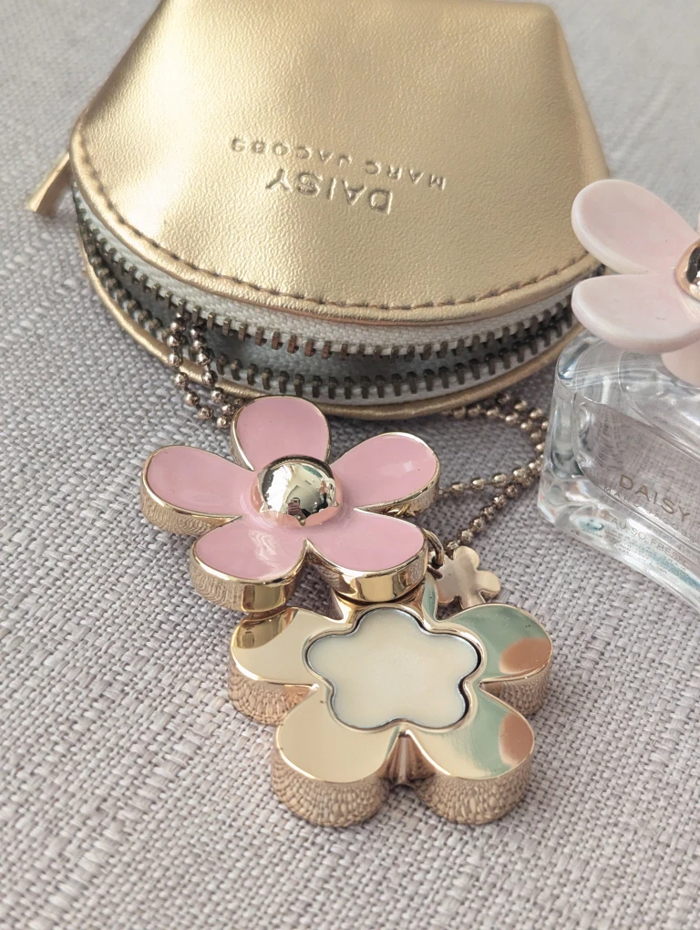 Marc Jacobs Daisy Solid Perfume Pendant - photo 3
