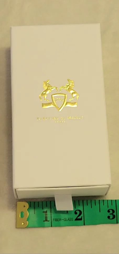 Saks Fifth Avenue Empty Gift Box image indicator(8)