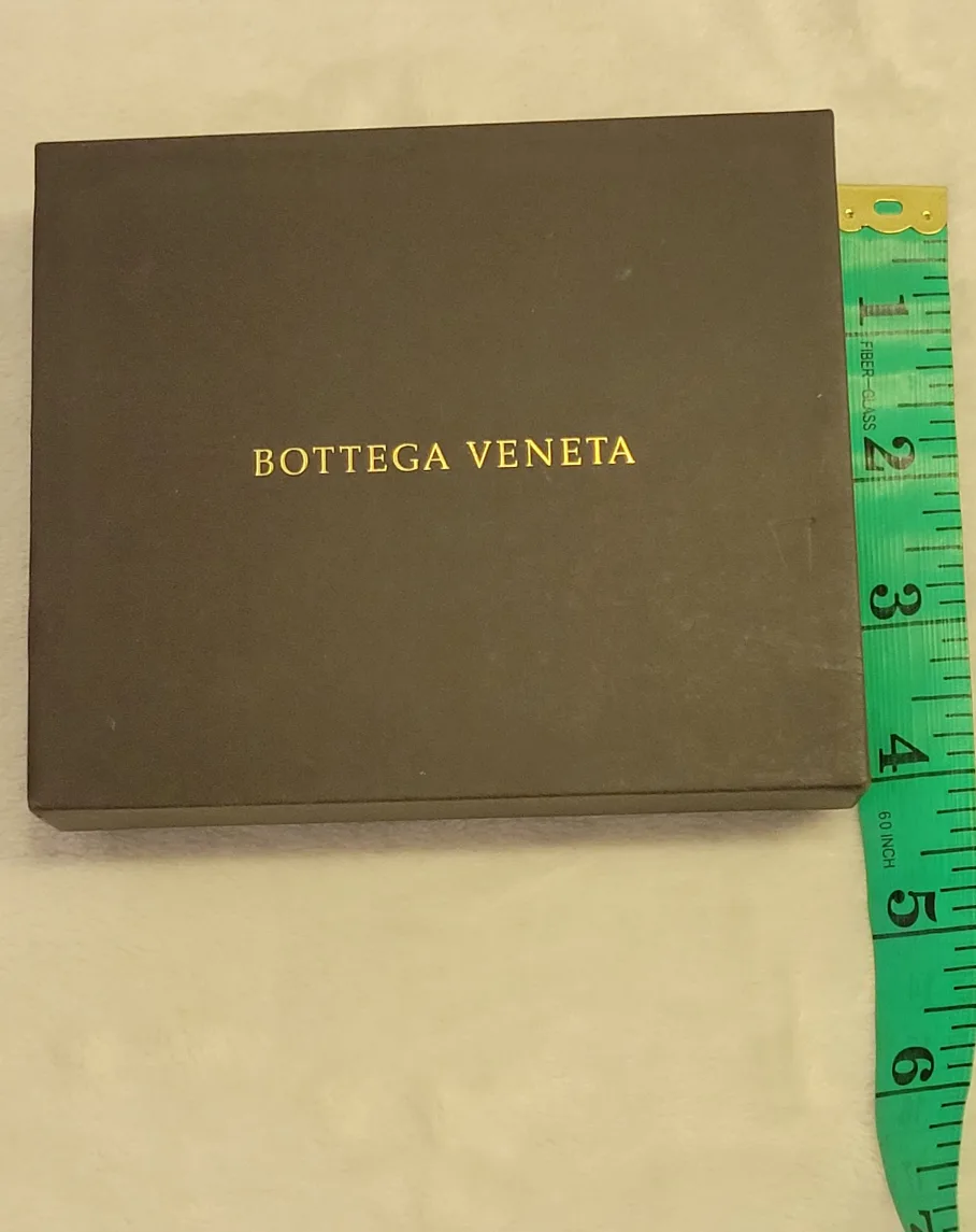 Saks Fifth Avenue Empty Gift Box image indicator(9)