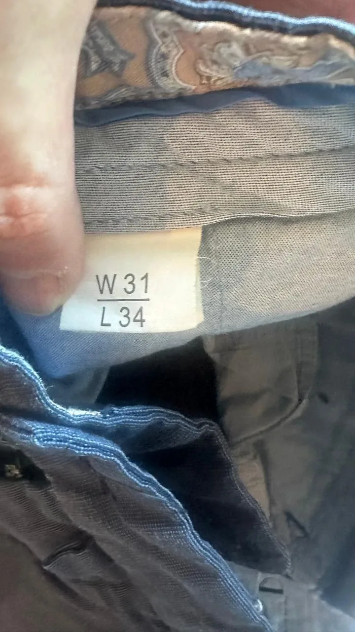 Selling a pair of M&L size pants - 4 items image indicator(6)