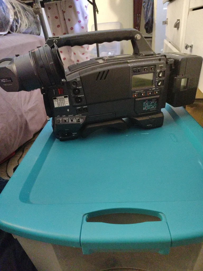 Panasonic AJ-HDC 27HD VariCan Video Camera image indicator(2)