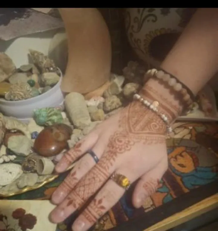 Henna Art image indicator(3)