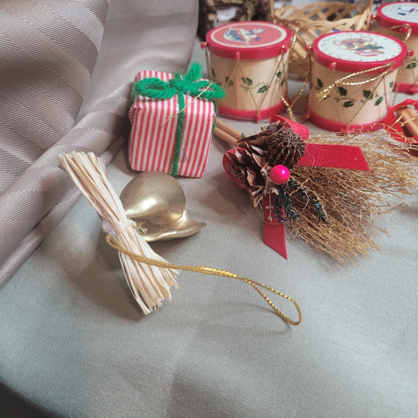 Mix Misc lot of 22 (B) Vintage Holiday Christmas Ornaments image indicator(10)