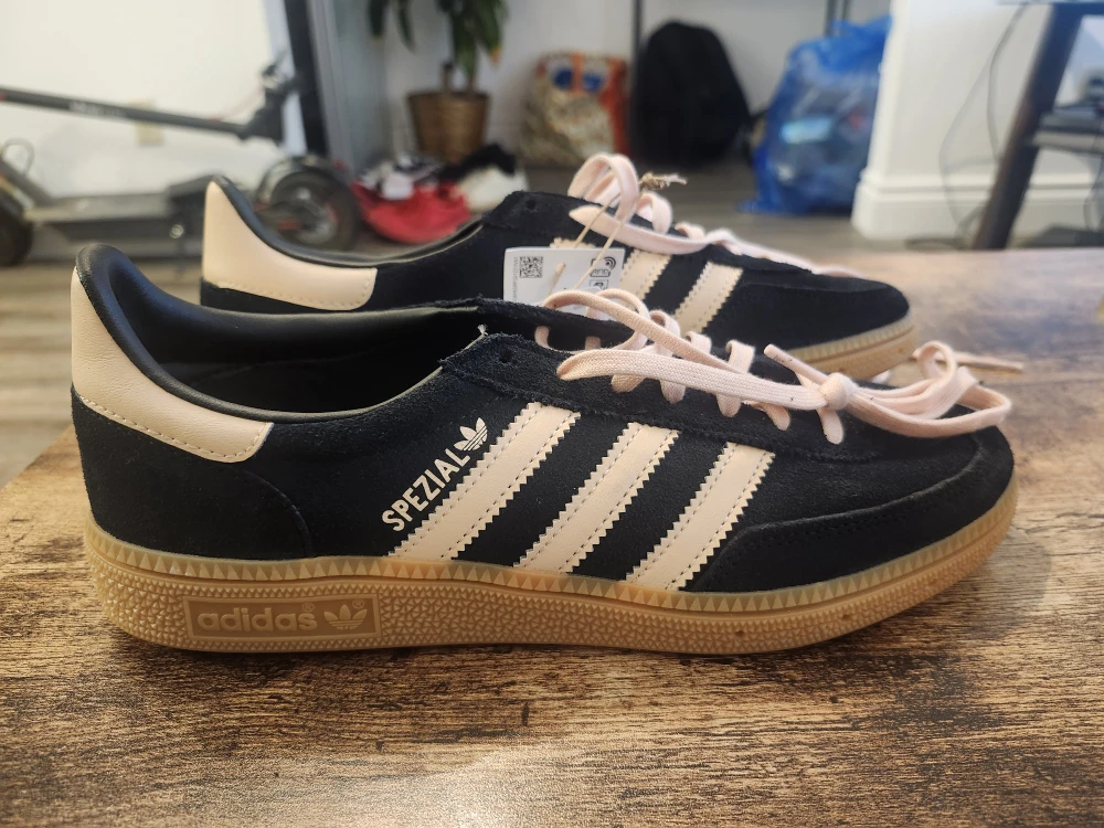 Women's Addidas Spezial Shoes - photo 2