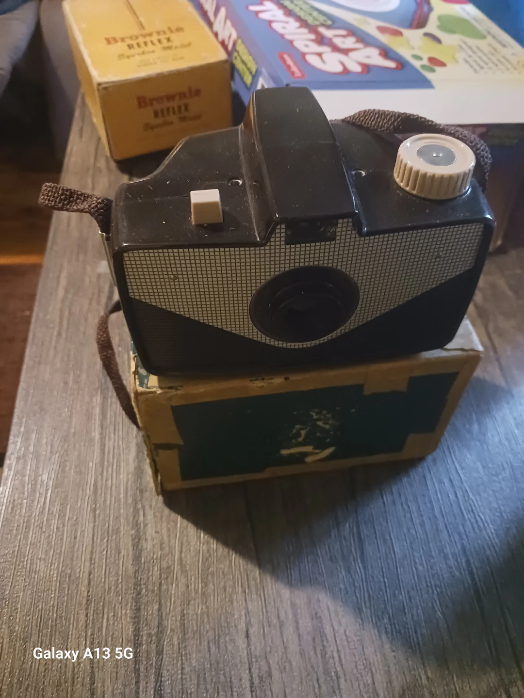 Vintage Brownie Reflex Camera with Box - photo 2