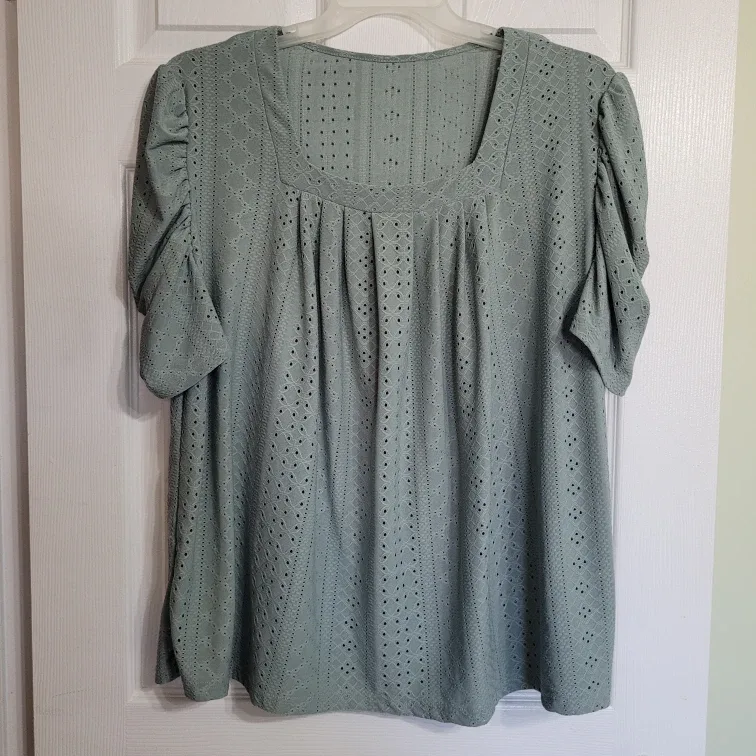 Ladies Size 3X Light Top thumbnail