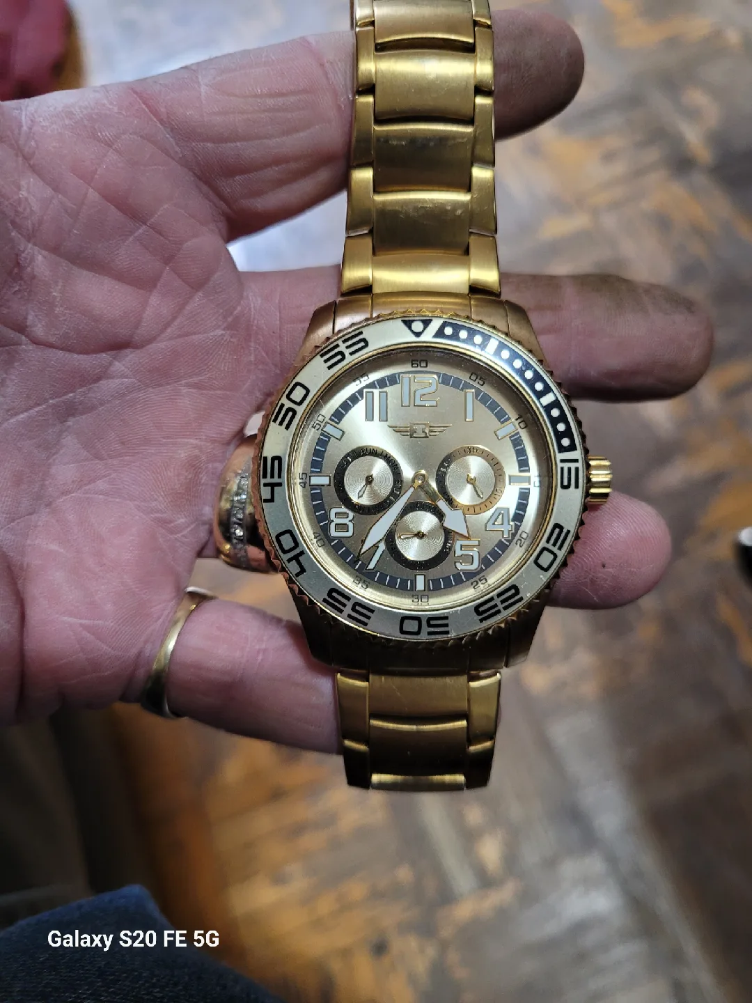 Invicta Gold Watch image indicator(2)