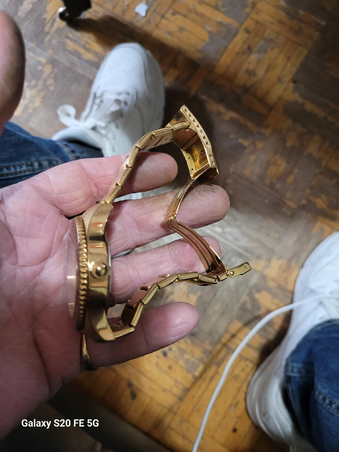 Invicta Gold Watch image indicator(3)