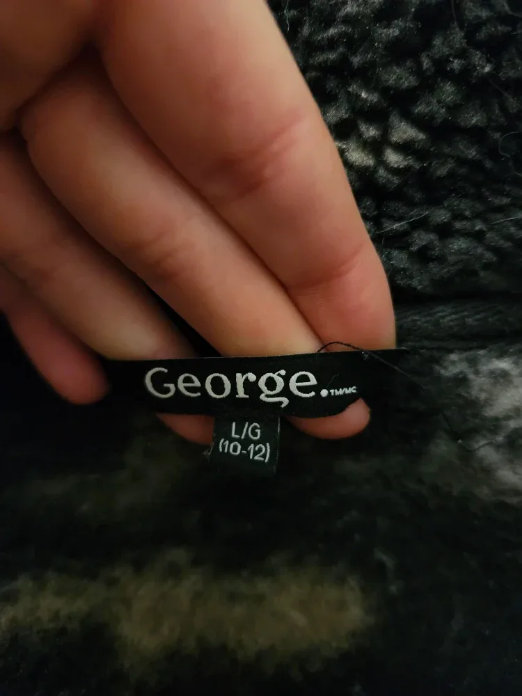 Kid's quarter zip image indicator(3)