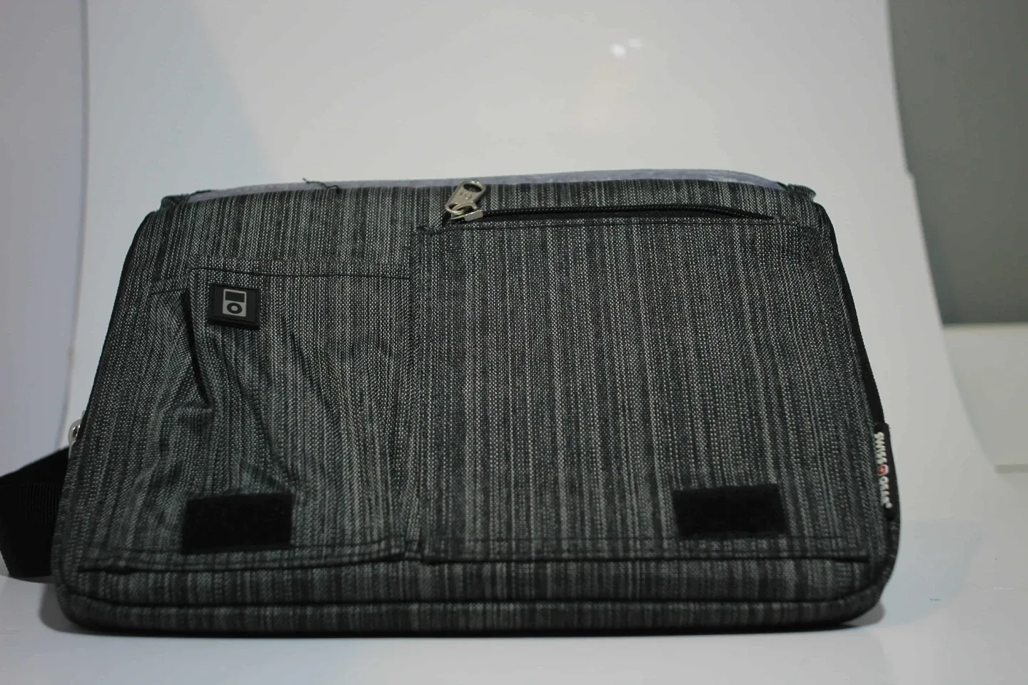 New SwissGear Travel Bag Collection - RFID & Tablet Slings image indicator(5)