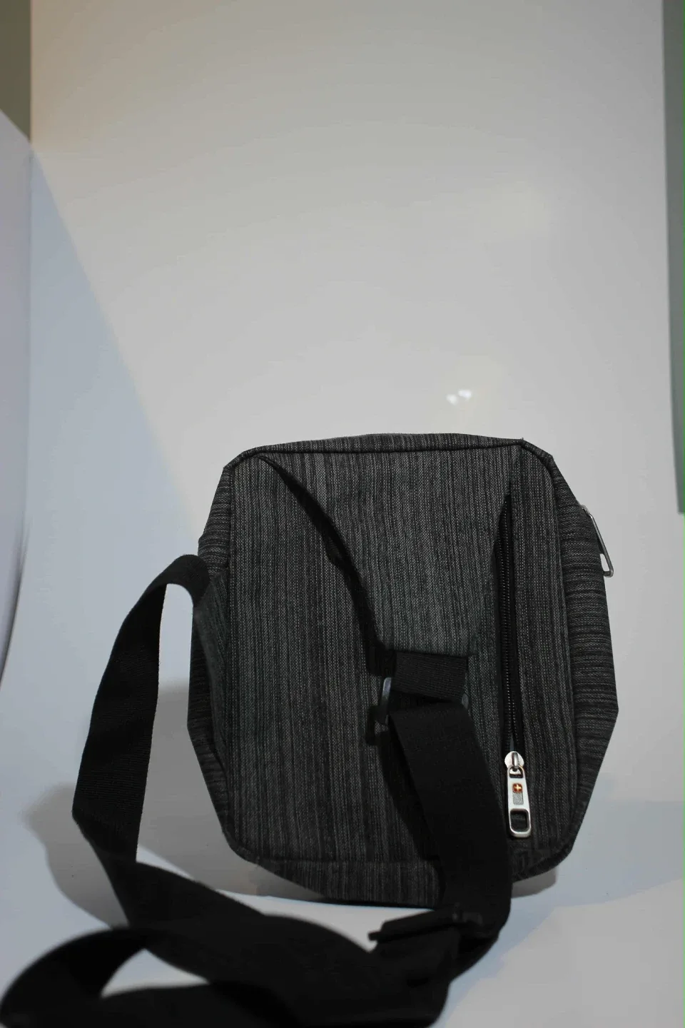 New SwissGear Travel Bag Collection - RFID & Tablet Slings image indicator(10)