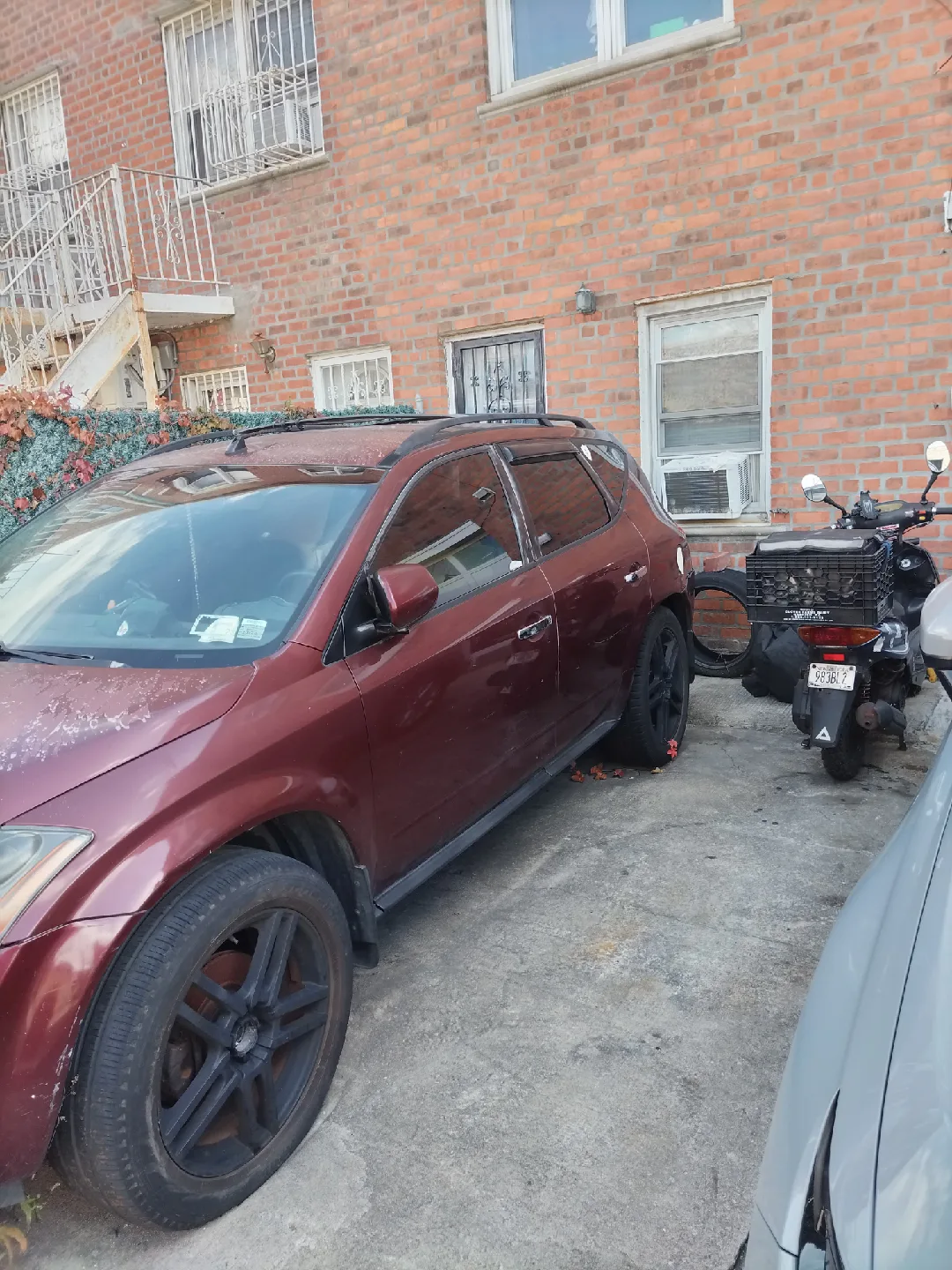 Maroon Nissan Murano image indicator(3)