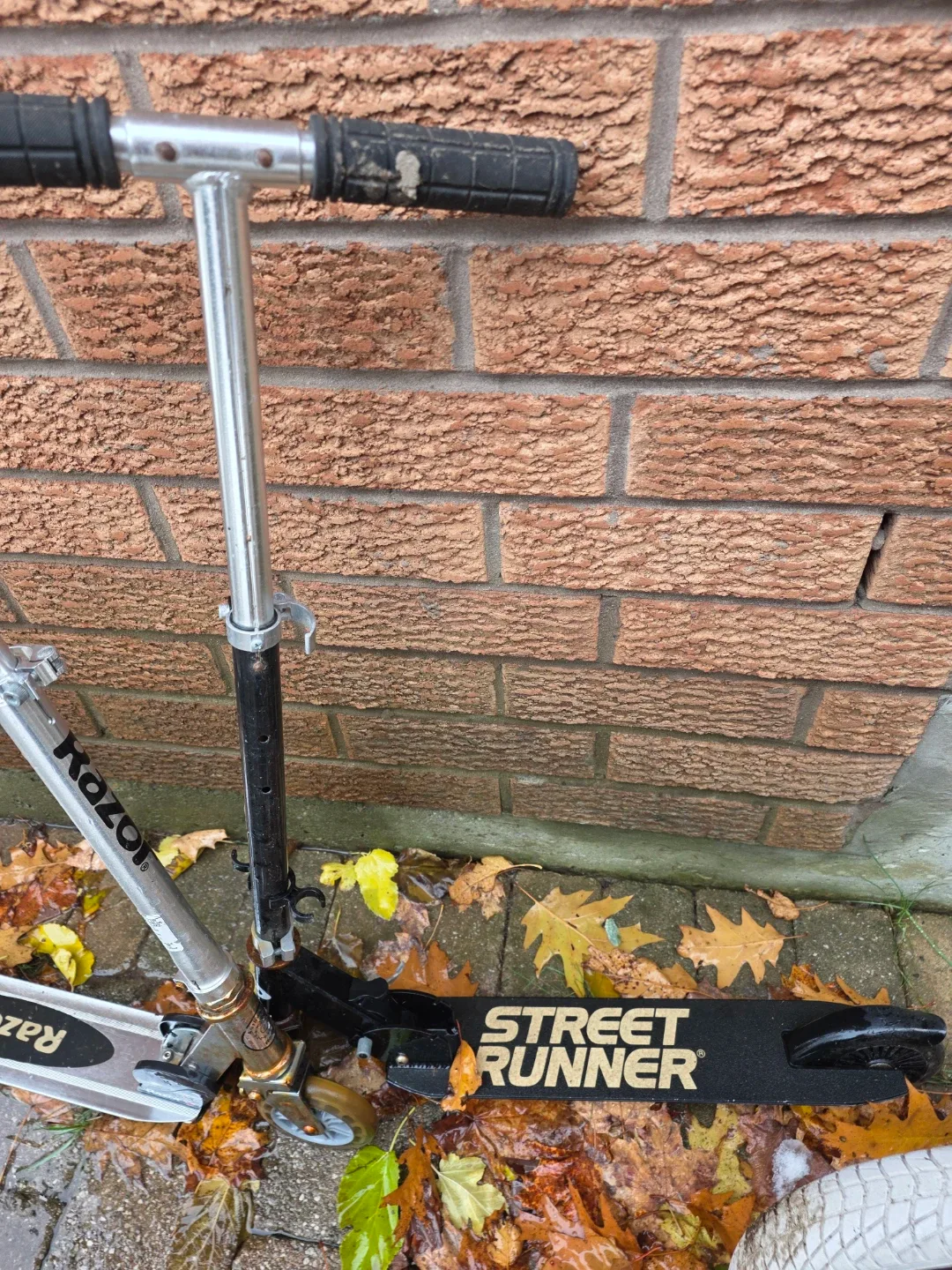 Razor & Street Runner Scooters - Bundle image indicator(3)