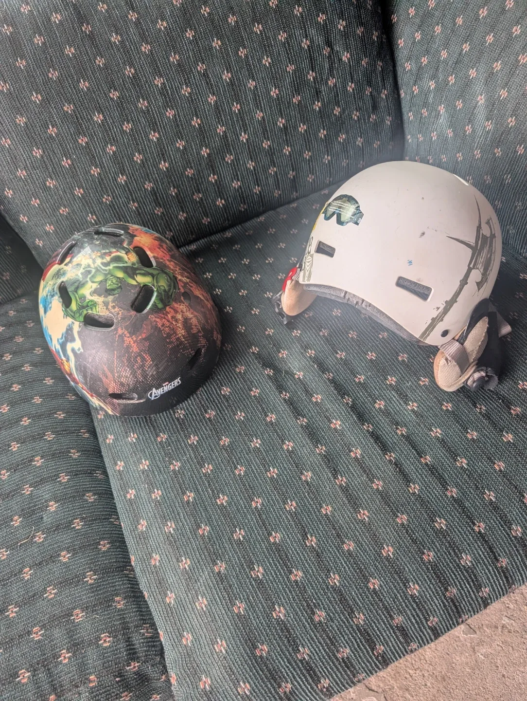 Avengers Kids Helmet & White Ski Helmet