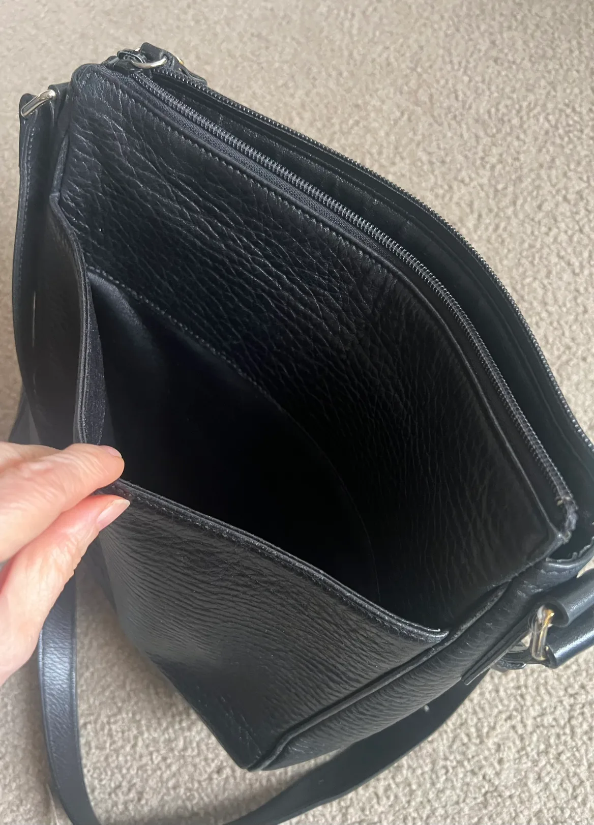 Leather Bag image indicator(6)