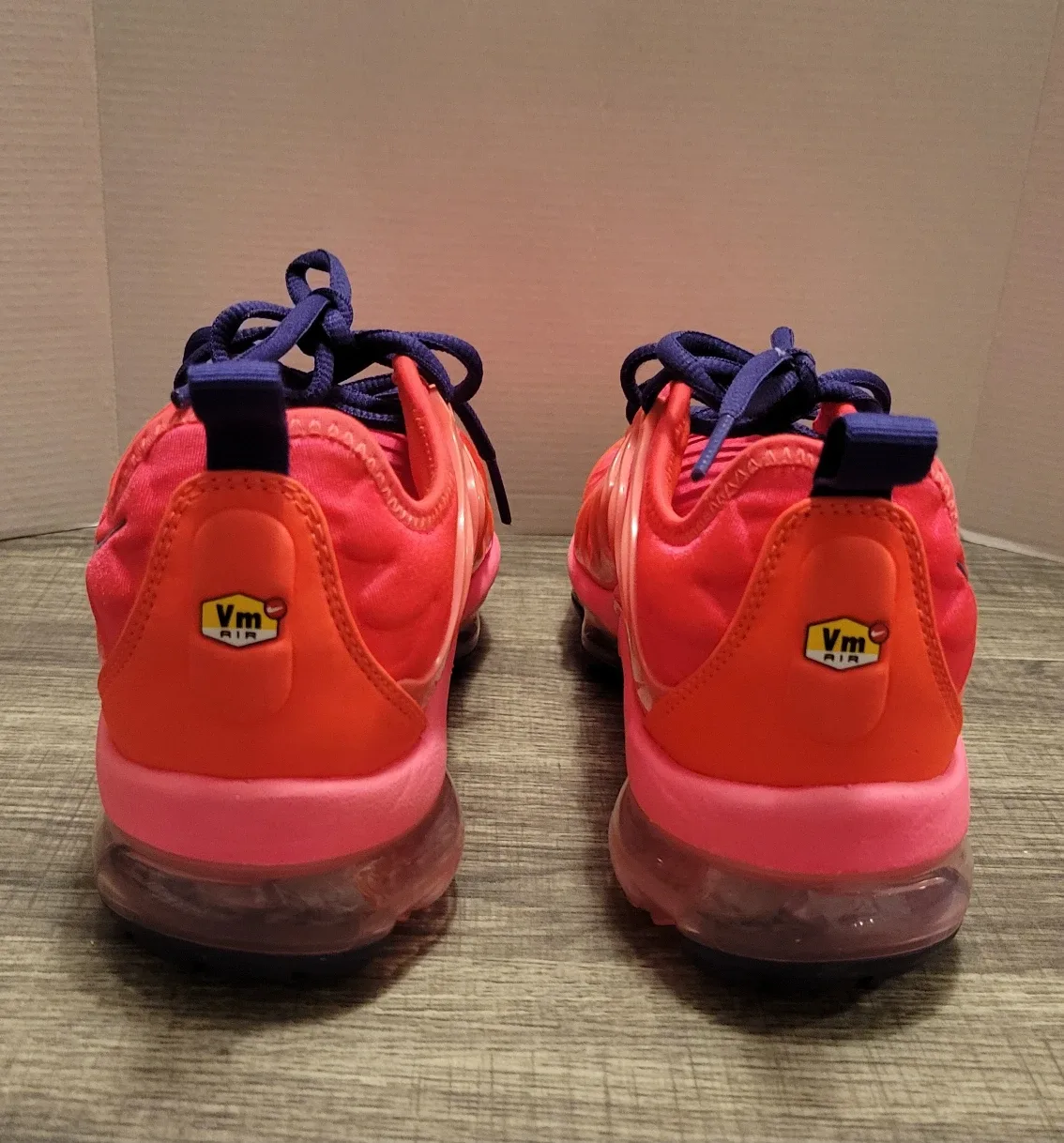 Nike Air Vapormax Plus - Red/Pink Size 7 women image indicator(6)