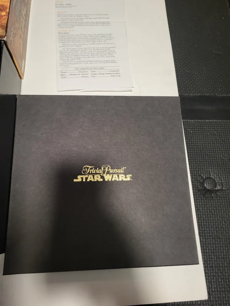 Trivial Pursuit Star Wars Classic Trilogy Collector's Edition image indicator(3)