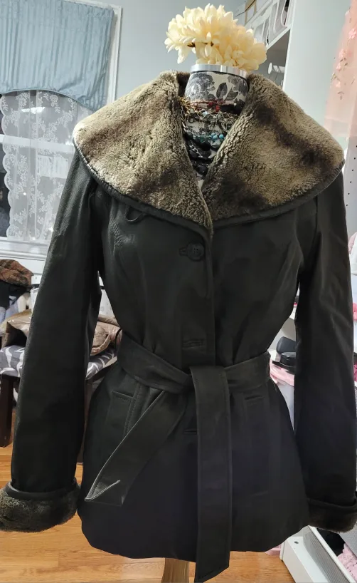 DANIER size M,Leather Jacket with Fur Trim image indicator(3)