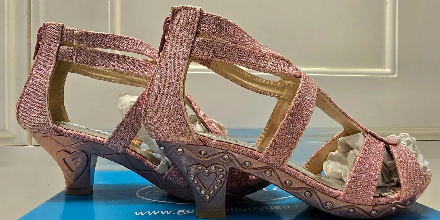 NEW! Beautiful Girl's Pink Glittery Heels! Size 2 image indicator(4)