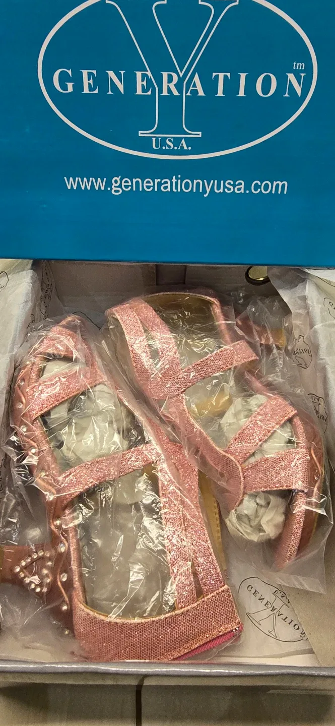 NEW! Beautiful Girl's Pink Glittery Heels! Size 2 image indicator(8)