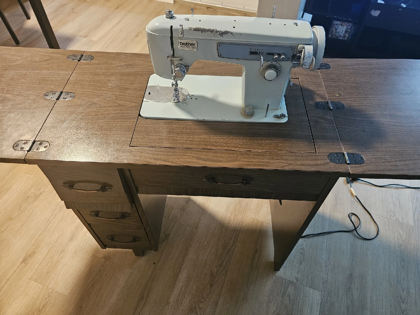 Brother Project 551 Sewing Machine with Cabinet - photo 2