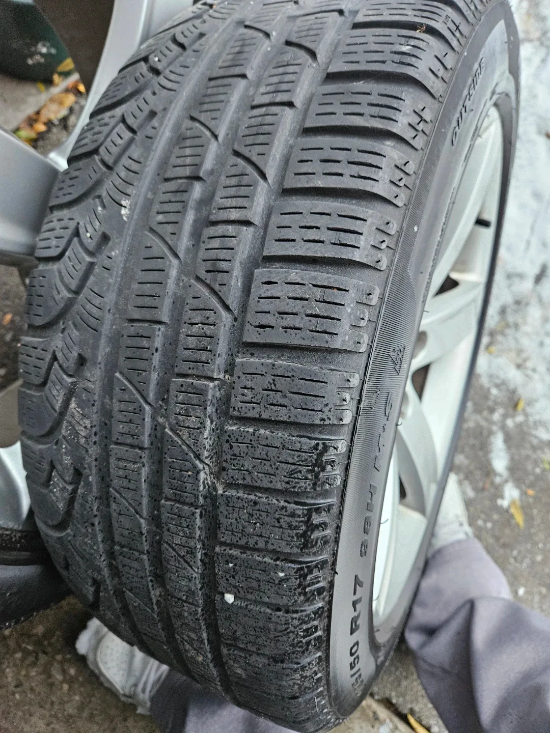 Pirelli Winter Tires and OEM Audi A4 rims. 225/50/17. 5 x 112 image indicator(3)