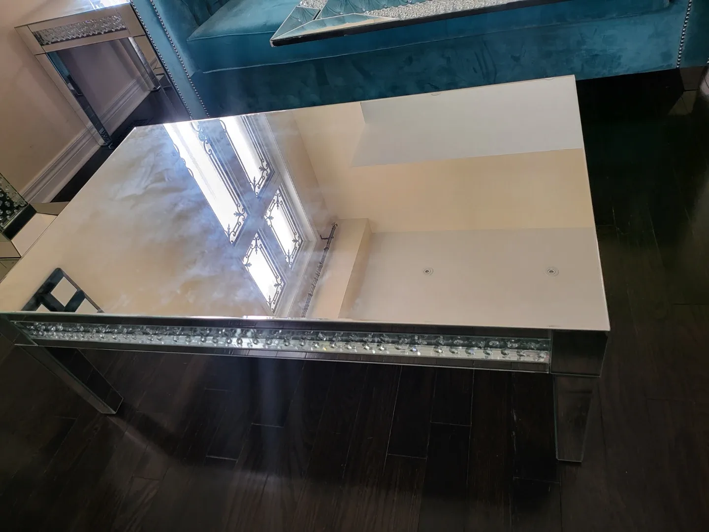 Staging furniture sale image indicator(6)