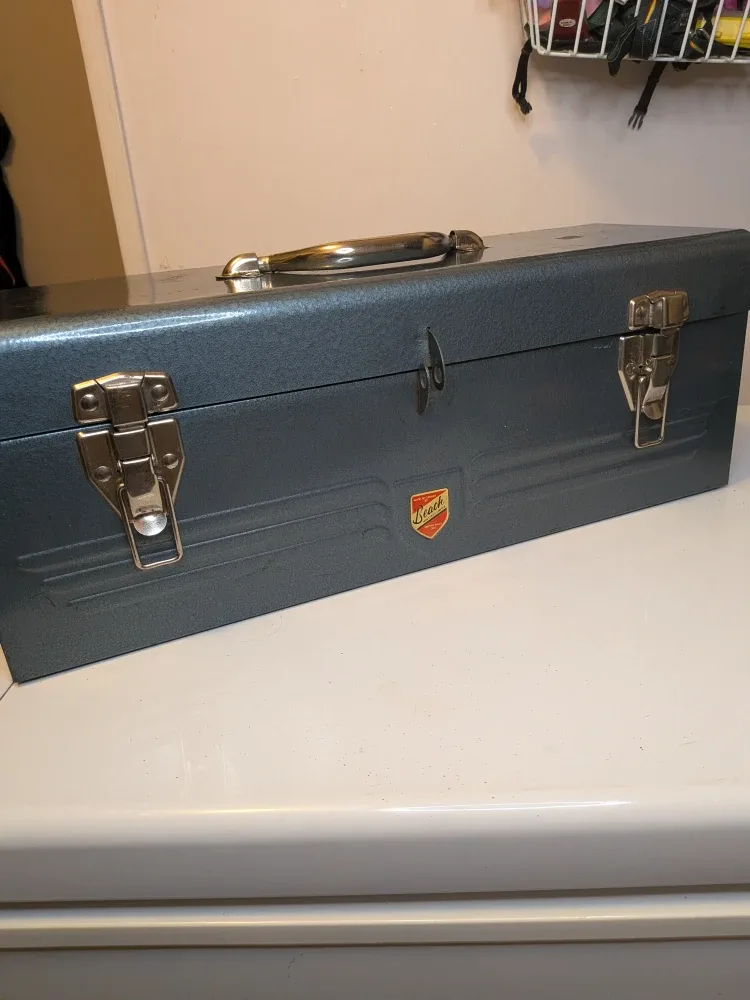 Vintage Cdn made Beach Industries Tool Box 19" x 7"
