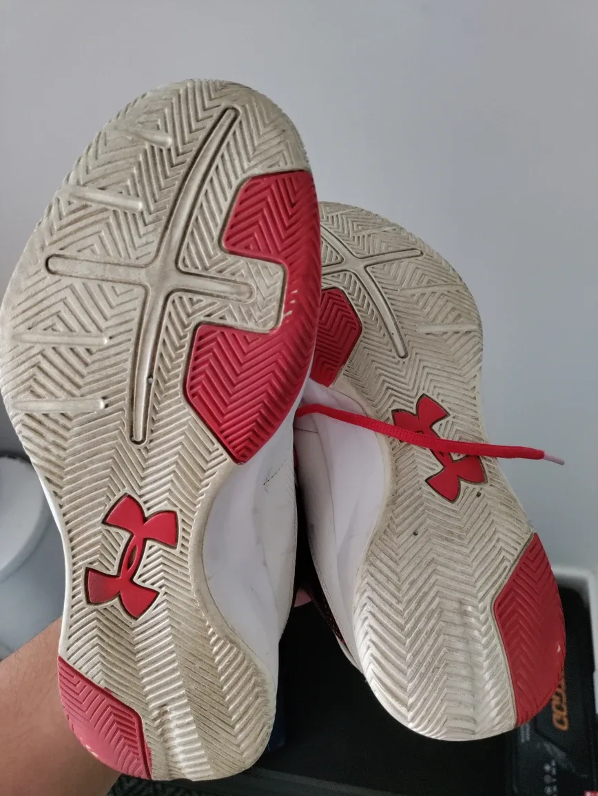 Under Armour Basketball Shoes - Size 8.5 image indicator(6)